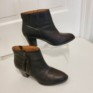 Vionic Brown Leather Side Zip Booties Size 10, Casual, Tassles Block Heel